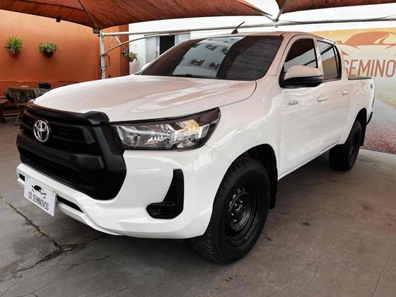 TOYOTA HILUX 2.8 D-4D TURBO DIESEL CD POWER PACK 4X4 MANUAL